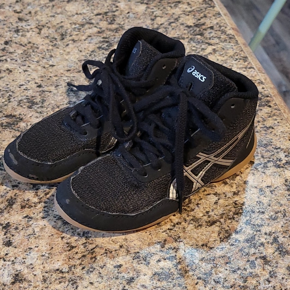 ASICS boys wrestling shoes